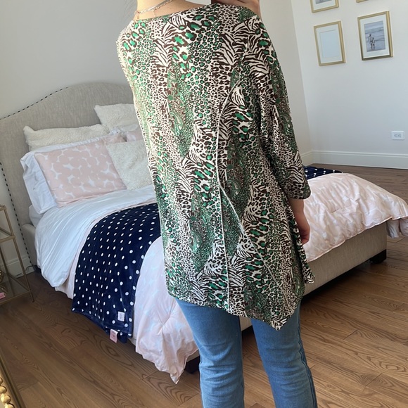 NY COLLECTION WOMEN'S PLUS SIZE PRINTED HANDKERCHIEF-HEM TOP GREEN SIZE 1X - Picture 7 of 11